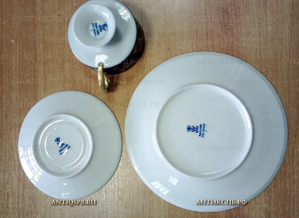 Чайный фарфоровый набор: чашка с блюдцем и пирожковой тарелкой. Германия. Вт. пол. ХХ века. №19800